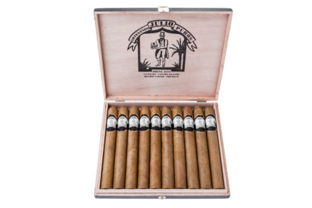 CAJA DE 10 CORONAS - Puros Palmeros Artesanos Julio · Tabaco hecho a mano en Breña Alta · La Palma · Canarias #TiendaOnLine de #purospalmeros #premium Auténtico #tabaco de #LaPalma #puropalmero #islascanarias