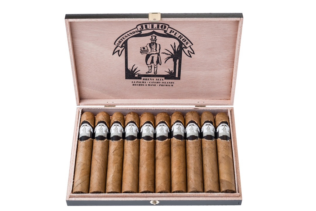 CAJA DE 10 ROBUSTOS · Puros Palmeros Artesanos Julio · Tabaco