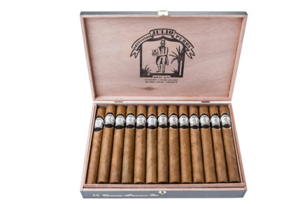 CAJA DE 25 CORONAS - Puros Palmeros Artesanos Julio · Tabaco hecho a mano en Breña Alta · La Palma · Canarias #TiendaOnLine de #purospalmeros #premium Auténtico #tabaco de #LaPalma #puropalmero #islascanarias