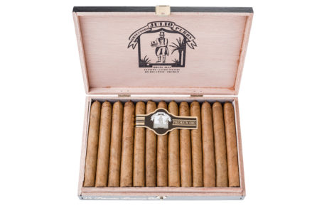 CAJA DE 25 SEÑORITAS - Puros Palmeros Artesanos Julio · Tabaco hecho a mano en Breña Alta · La Palma · Canarias #TiendaOnLine de #purospalmeros #premium Auténtico #tabaco de #LaPalma #puropalmero #islascanarias