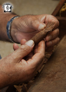 Proceso de Elaboración de un Puro Palmero Artesanos Julio · Tabaco palmero Premium Hecho a mano en Breña Alta. La Palma. Islas Canarias