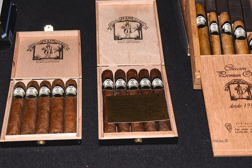 CAJA DE 5 ROBUSTOS · Puros Palmeros Artesanos Julio · Tabaco hecho a mano  en Breña Alta · La Palma · Canarias